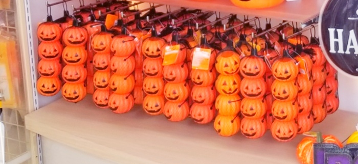 ダイソーハロウィンインテリア2020！置物やガーランドで簡単おしゃれなお部屋に！