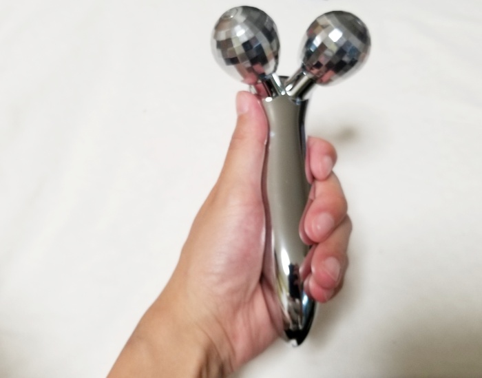 ジニューマーク美顔ローラーの口コミ評判と使い方!ほうれい線やあごのたるみで実際に検証!!