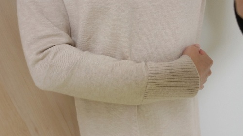 男ウケするベージュのロングニットワンピースの着こなし術!着心地も抜群!