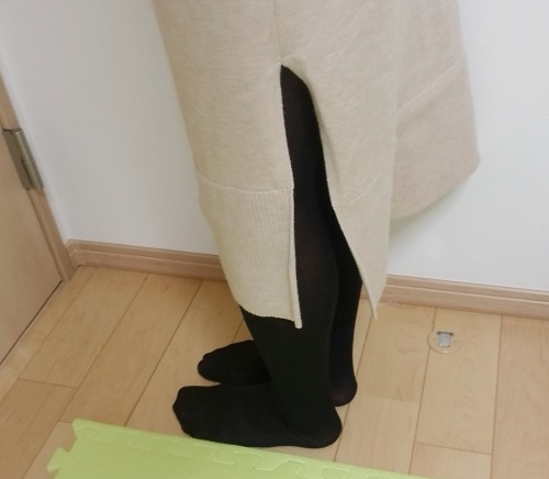 男ウケするベージュのロングニットワンピースの着こなし術!着心地も抜群!