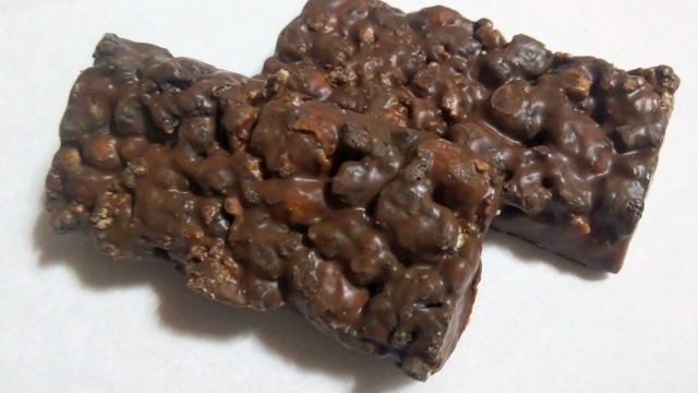 ブラックサンデーチョコ、どこで売ってる？ブラックサンダーとの違い